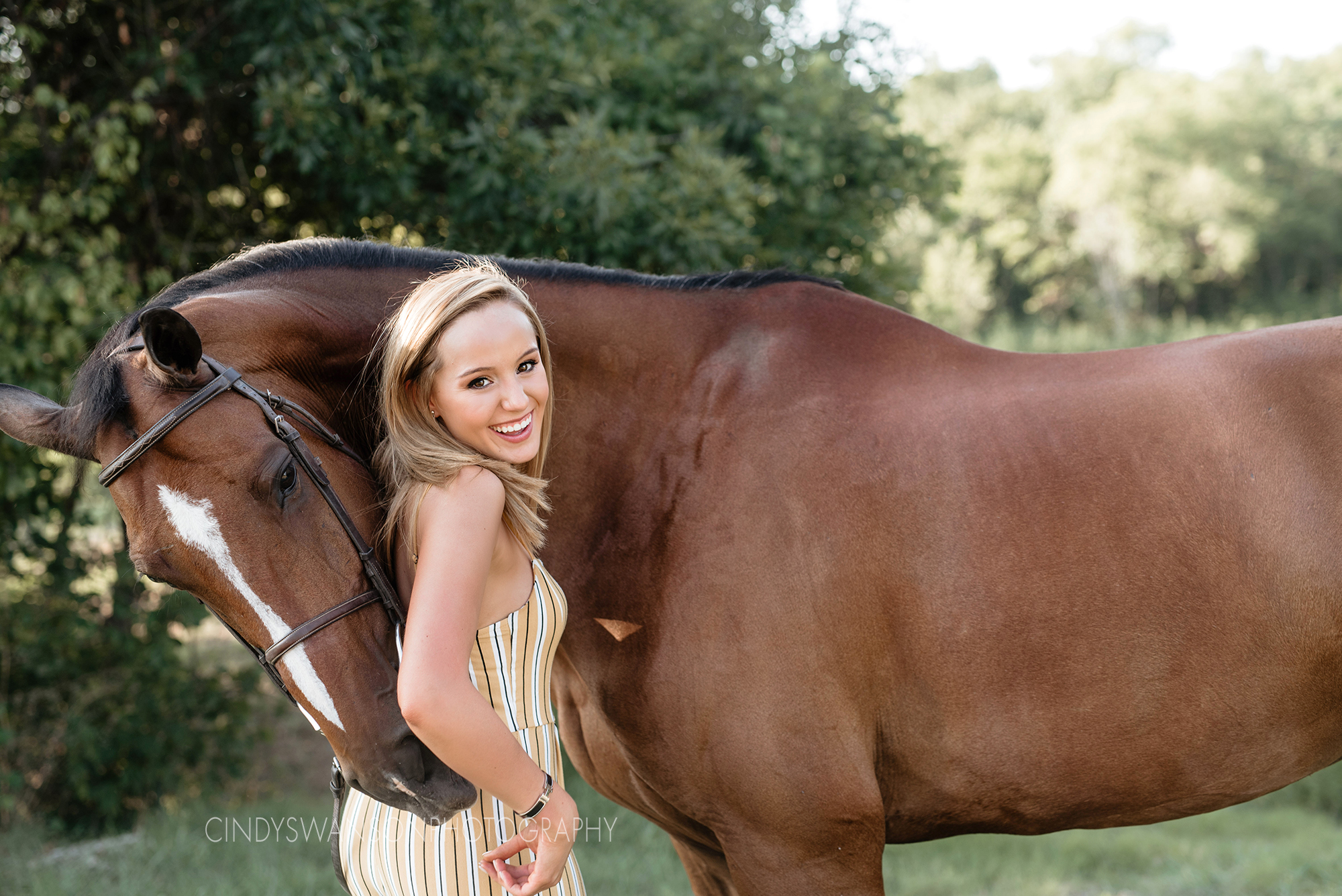 girl with her horse senior portraits